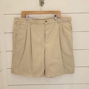 GREG NORMAN size 40 pleated khaki chino shorts